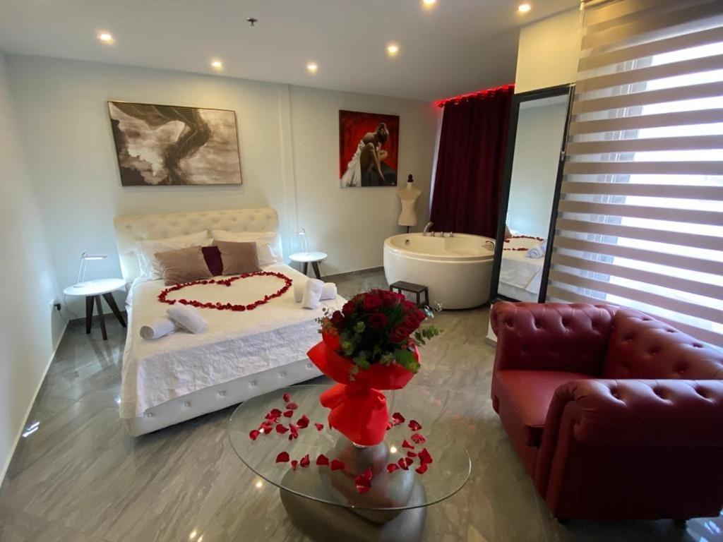 Mesogios House Suites ลาร์นาคา ภายนอก รูปภาพ